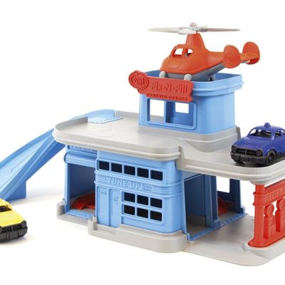 Green Toys Garage avec 2 voitures et son hélicoptère